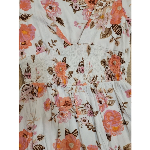 Floral romper size Large - Picture 2 of 5